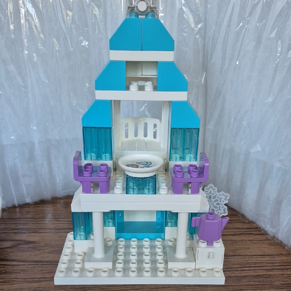 Dusney Frozen Castle Building Set with Light Brick Plus Doggie And Kids Playing.